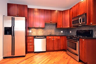 1119 W Grand Ave in Chicago, IL - Building Photo - Building Photo