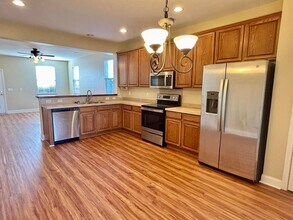 7137 Sweetgrass Blvd in Hanahan, SC - Foto de edificio - Building Photo