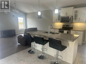 204 Peach Tree Blvd in St Thomas, ON - Building Photo - Building Photo