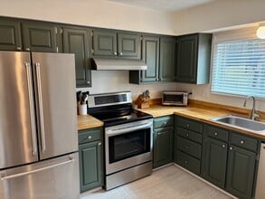 7 Spinnaker Way, Unit 7 Spinnaker Way in Portsmouth, NH - Building Photo - Building Photo