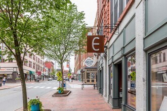 547A Congress St in Portland, ME - Building Photo - Building Photo