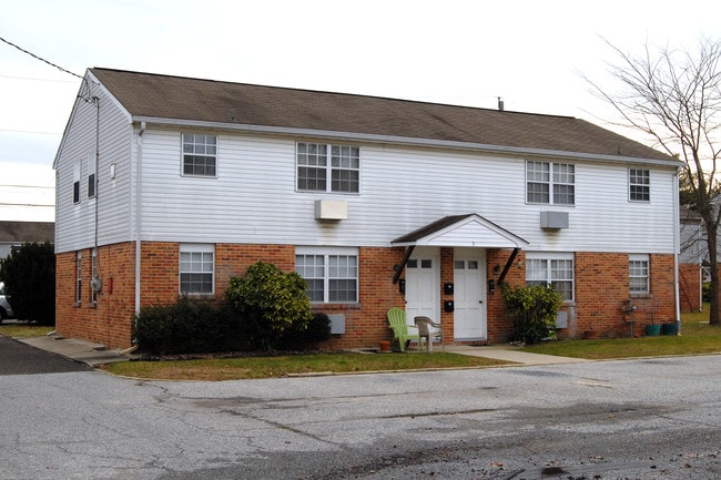 Berlin Court Apartments in Berlin, NJ - Foto de edificio - Building Photo