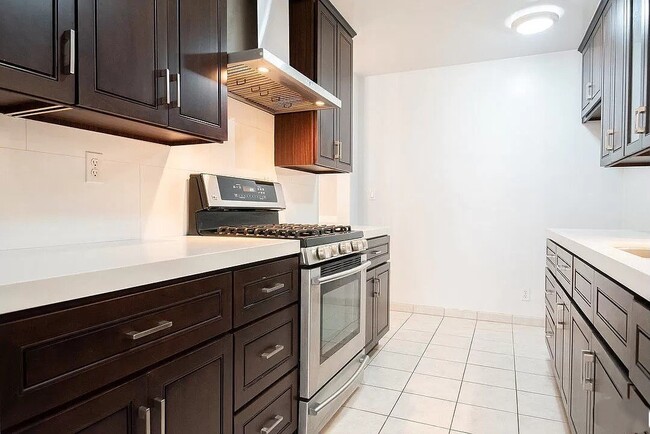 6425 Green Valley Cir in Culver City, CA - Building Photo - Building Photo