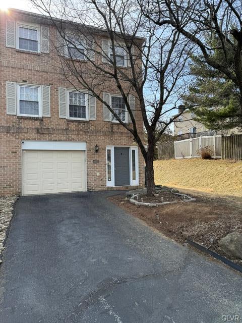 4546 Hedgerow Dr in Allentown, PA - Building Photo