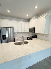 9847 Walkway Dr in Orlando, FL - Foto de edificio - Building Photo
