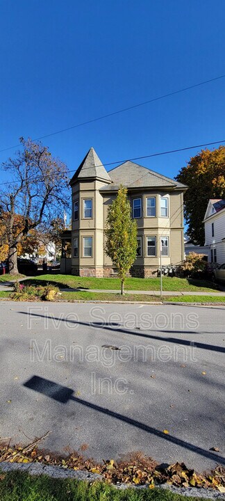 75 Loomis St in Burlington, VT - Building Photo