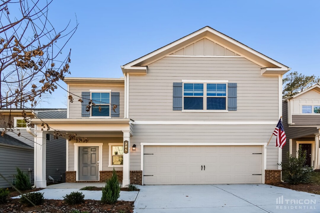 305 Knowles Pl in Holly Springs, GA - Building Photo