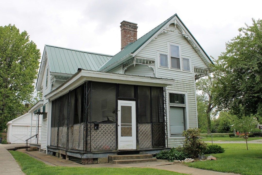 Duplex in Evansville, IN - Building Photo