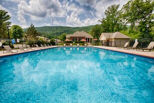 Hampton Falls in Brownsboro, AL - Building Photo