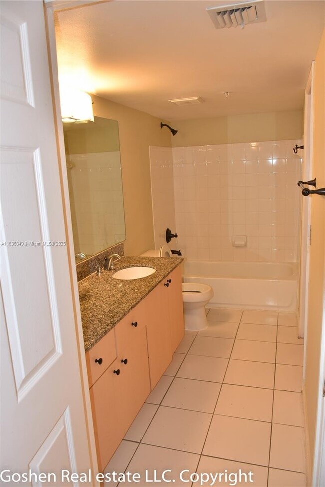 2496 Centergate Dr in Miramar, FL - Building Photo - Building Photo
