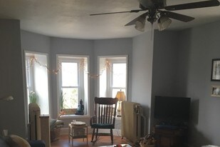 140 Sumac St, Unit 3 in Philadelphia, PA - Building Photo