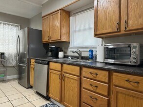 2115 E 68th Terrace in Kansas City, MO - Building Photo - Building Photo