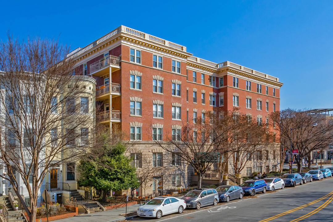 1915 Calvert St NW in Washington, DC - Building Photo