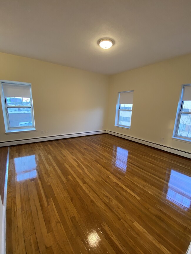 180 N Beacon St, Unit 14 in Boston, MA - Building Photo - Building Photo