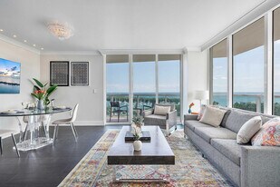 2889 McFarlane Rd in Miami, FL - Building Photo