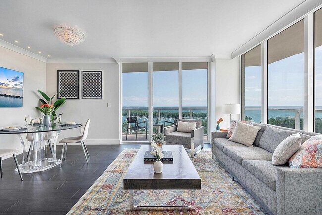 2889 McFarlane Rd in Miami, FL - Building Photo - Building Photo