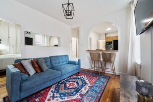 7 E 91st St in New York, NY - Building Photo
