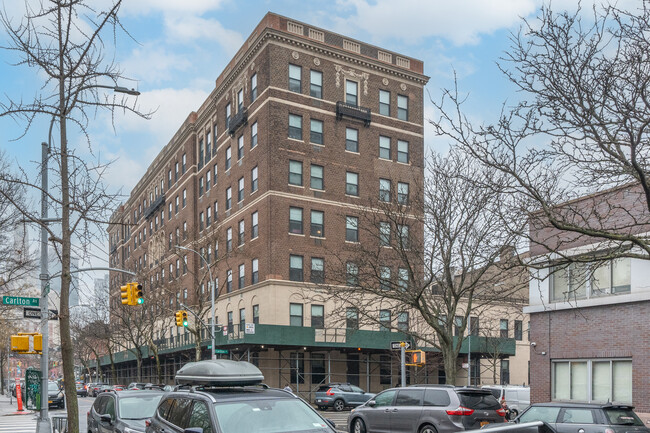 Bishop Mugavero Senior Apartments in Brooklyn, NY - Foto de edificio - Building Photo