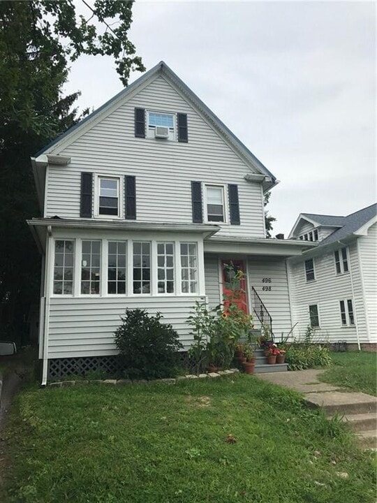 496 Blossom Rd, Unit 496 Blossom Lower in Rochester, NY - Building Photo