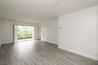 2566 Kings Lake Blvd in Naples, FL - Building Photo - Building Photo