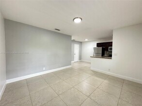 2640 NE 8th Ave in Wilton Manors, FL - Building Photo - Building Photo