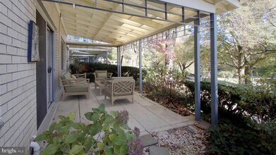 10201 Grosvenor Pl in Rockville, MD - Building Photo - Building Photo