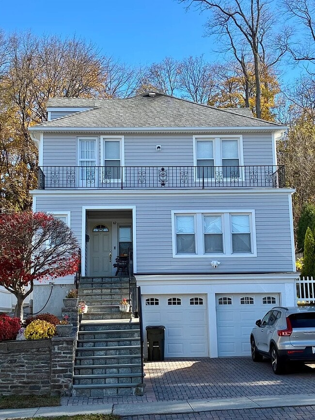 42 Primrose St in White Plains, NY - Foto de edificio - Building Photo