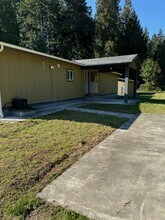 8530 Rathbun Rd SE in Yelm, WA - Foto de edificio - Building Photo