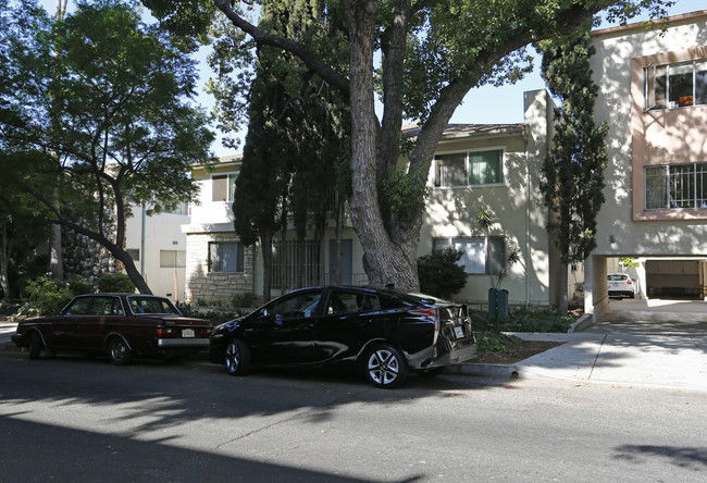 1211 N Flores St in West Hollywood, CA - Building Photo - Building Photo