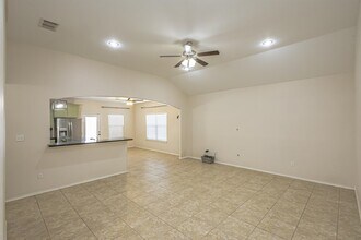 618 Crackle Grove Dr in Laredo, TX - Building Photo - Building Photo