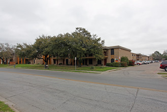 Demasiado Apartments in Irving, TX - Building Photo - Building Photo