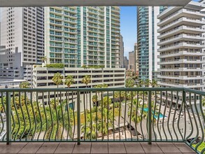 1408 Brickell Bay Dr in Miami, FL - Building Photo - Building Photo