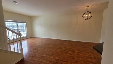 1547 Cass Lake Rd in Keego Harbor, MI - Building Photo - Building Photo