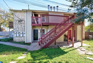 823 Taulbee Ln in Austin, TX - Foto de edificio - Building Photo