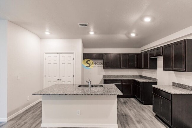 3849 Hollycrest St in Ft. Myers, FL - Building Photo - Building Photo