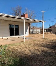 631 S 14th St in Clinton, OK - Building Photo - Building Photo