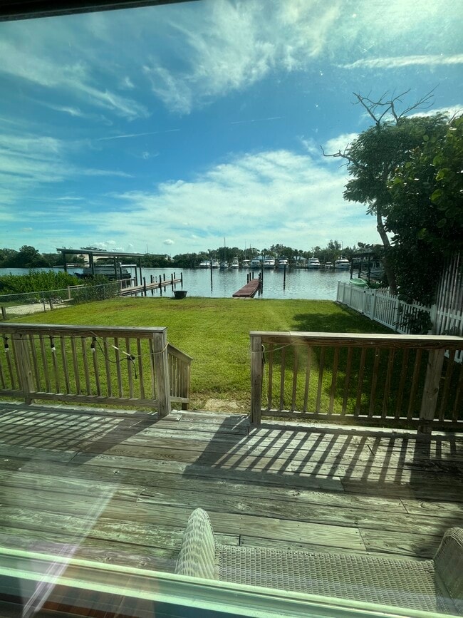 412 Riverside Dr in Tarpon Springs, FL - Building Photo - Building Photo