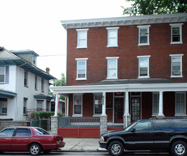 916 Swede St in Norristown, PA - Foto de edificio - Building Photo