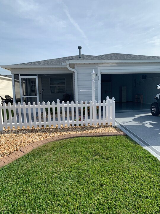 8233 SE 169th Palownia Loop in the Villages, FL - Building Photo
