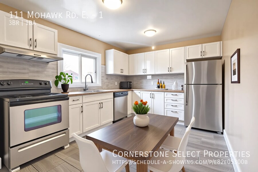 111 Mohawk Rd E in Hamilton, ON - Building Photo