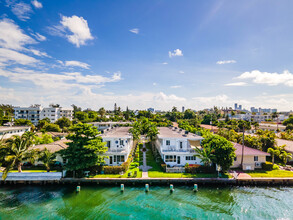 Bayview Townhomes in Miami Beach, FL - Building Photo - Building Photo