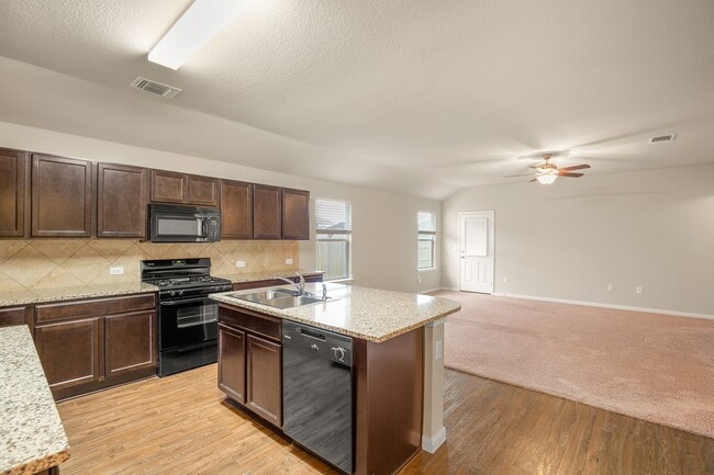 221 Alpha in Kyle, TX - Building Photo - Building Photo