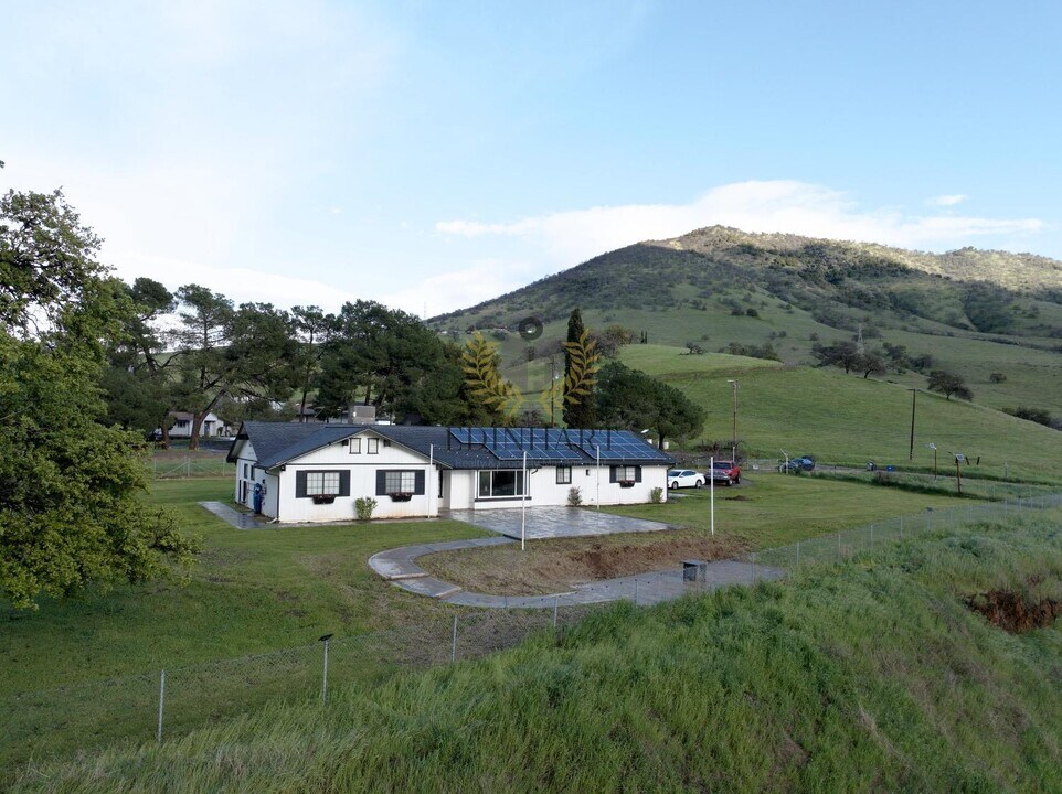 25190 Elwood Rd in Sanger, CA - Building Photo