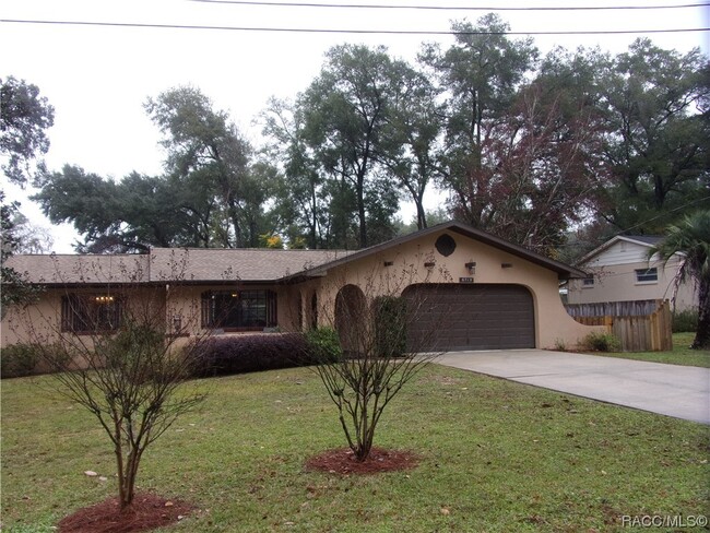 6715 E Red Robin Ln in Inverness, FL - Building Photo - Building Photo