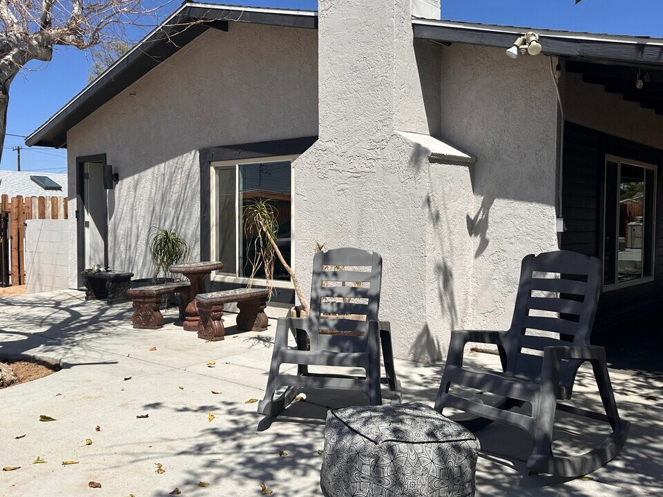 6585 Center St in Joshua Tree, CA - Building Photo