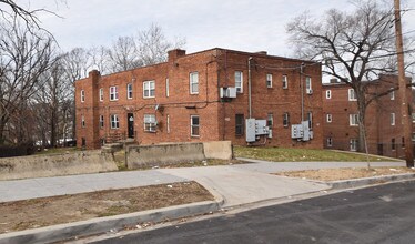 4023 3rd St SE in Washington, DC - Foto de edificio - Building Photo