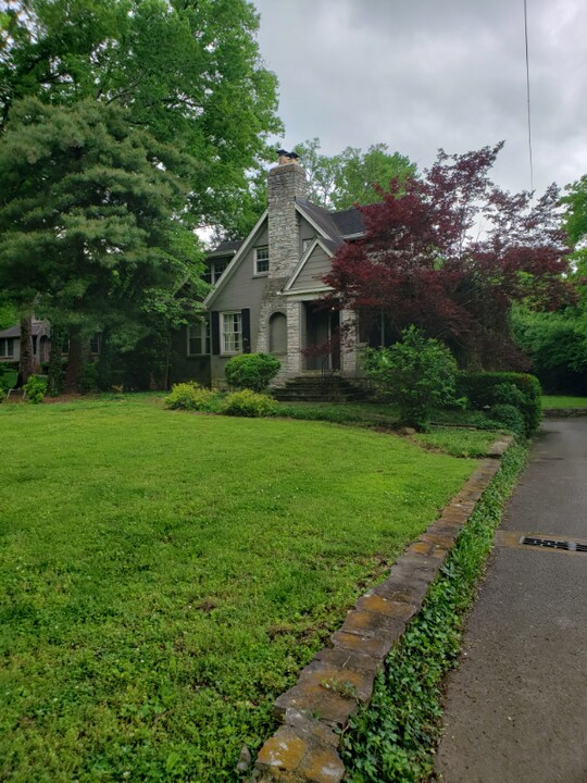 2047 Castleman Dr in Nashville, TN - Building Photo