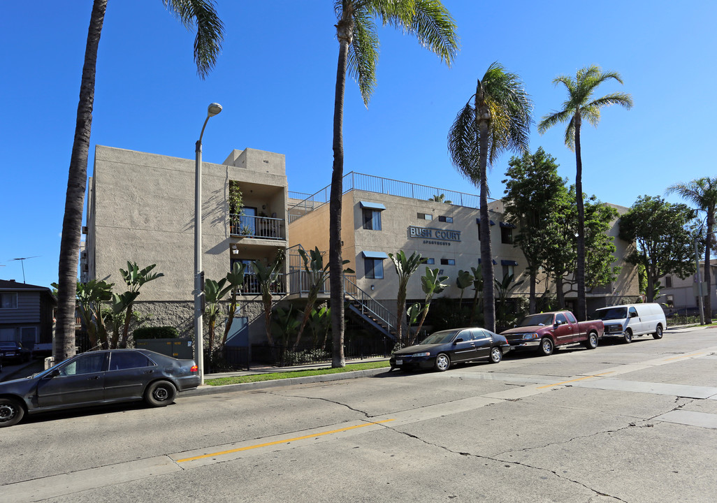 Bush Court Apartments in Santa Ana, CA - Building Photo