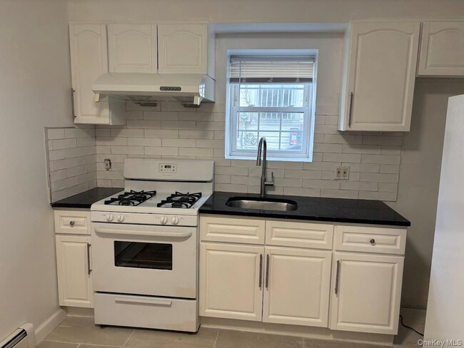 41-59-59 70th St in Queens, NY - Building Photo - Building Photo