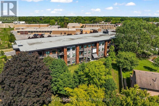 212 Lakeport Rd in St Catharines, ON - Building Photo - Building Photo